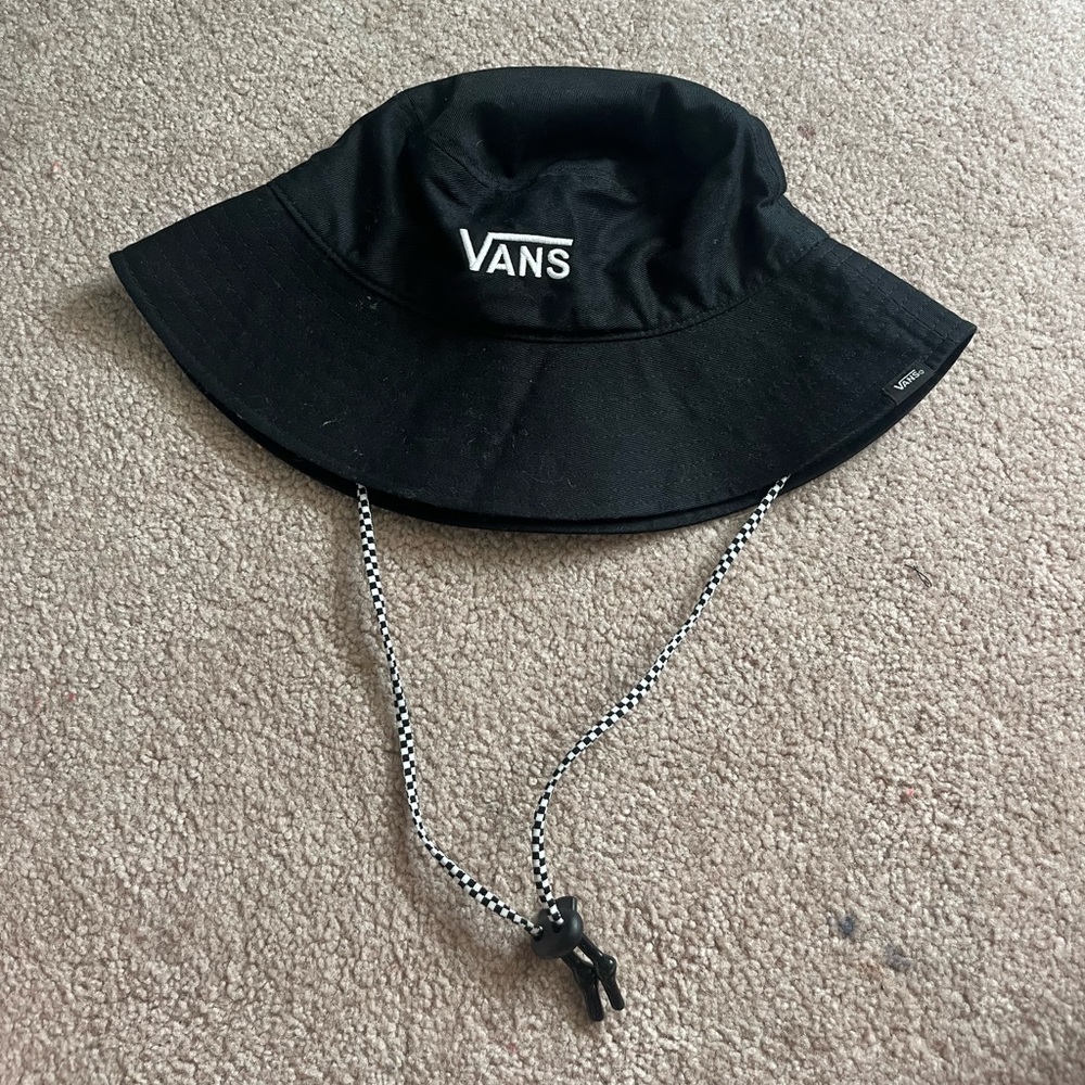 Vans bucket hat!!